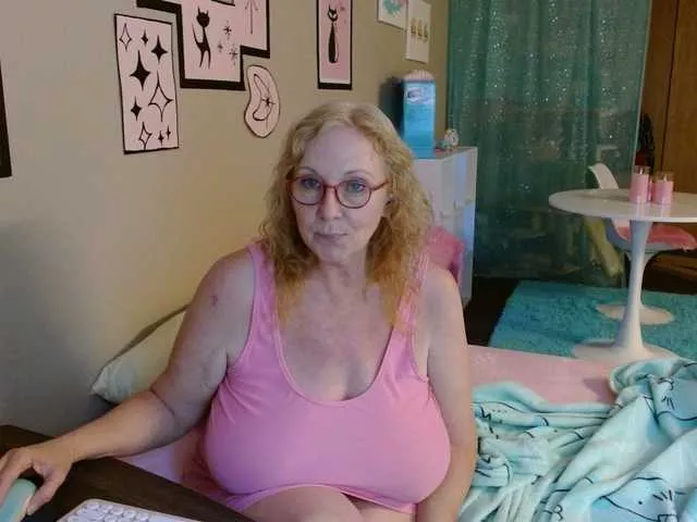 LisaLinny from BongaCams