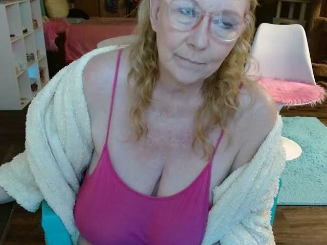LisaLinny from BongaCams