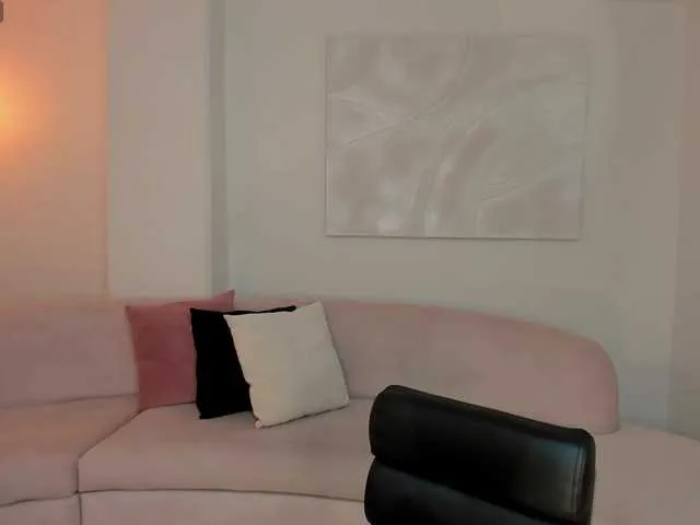 LucyWeiss from BongaCams