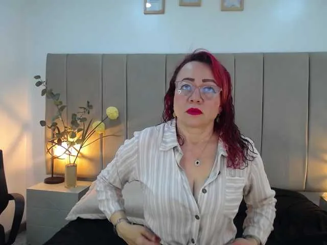 Lupita223 from BongaCams