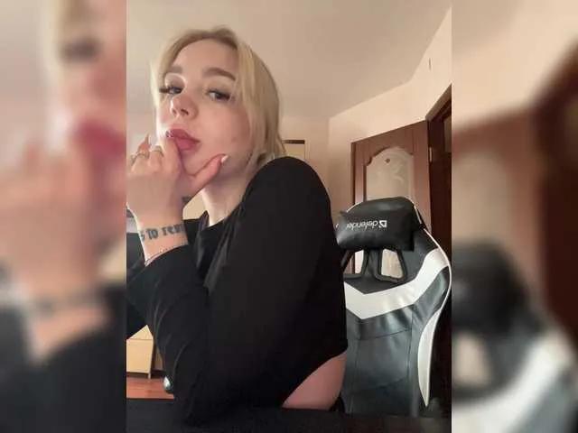 maksisisia from BongaCams is Freechat