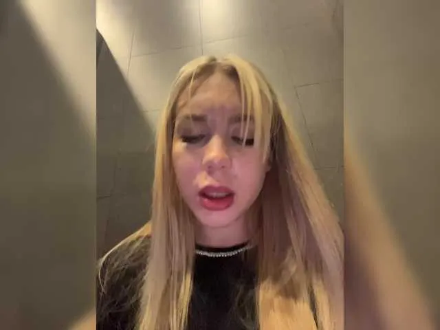 Maksisisia from BongaCams