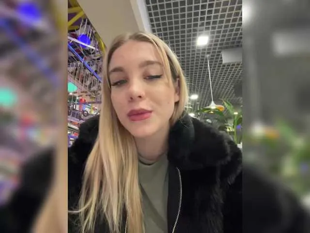 Maksisisia from BongaCams