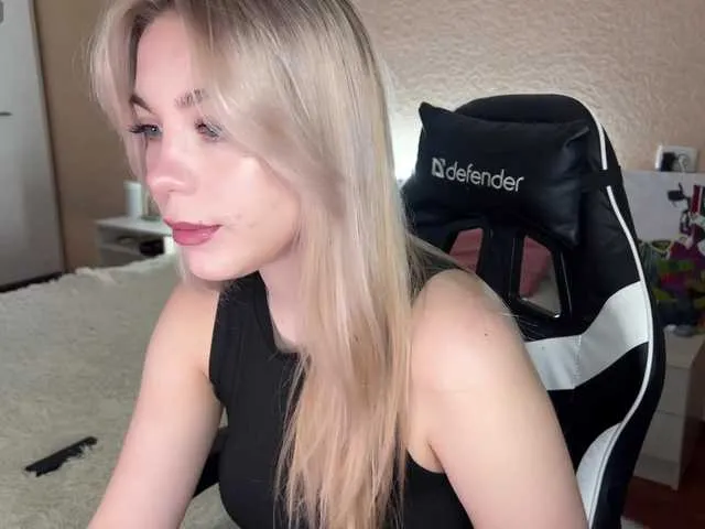 maksisisia from BongaCams is Freechat