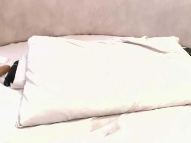 Maya-Baker from BongaCams