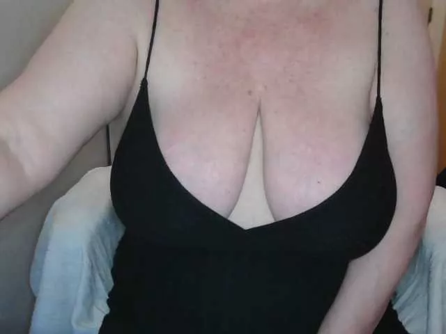Meloncitos25 from BongaCams