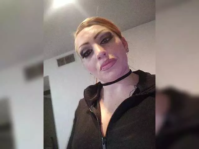 Meowzers7771 from BongaCams