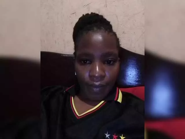 Minlavine from BongaCams