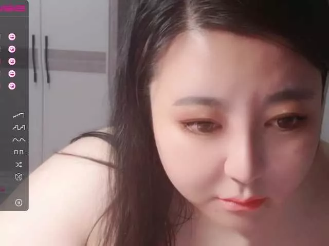 Nanasmile from BongaCams