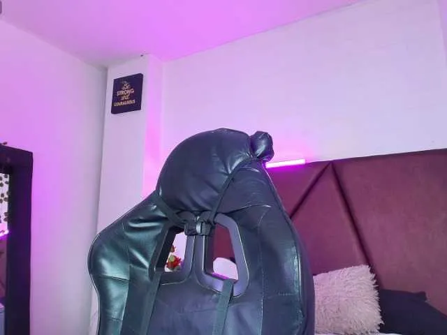 Nikkenyx from BongaCams