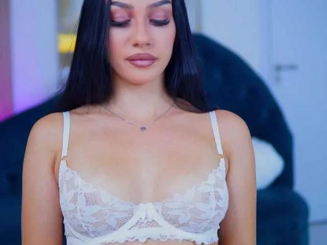NinnaVoss from BongaCams