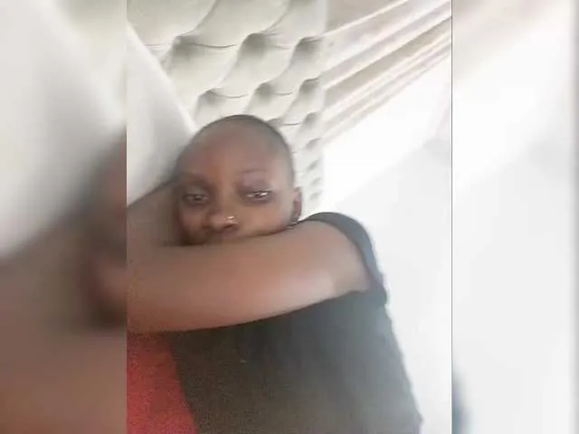 Petiteebony from BongaCams