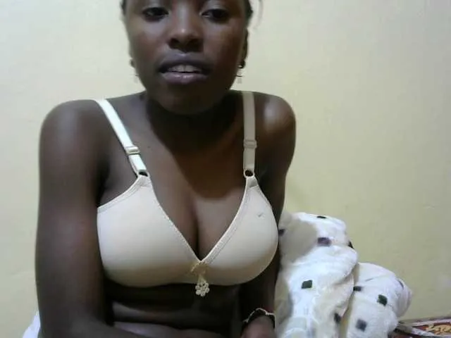 Petitepussie from BongaCams