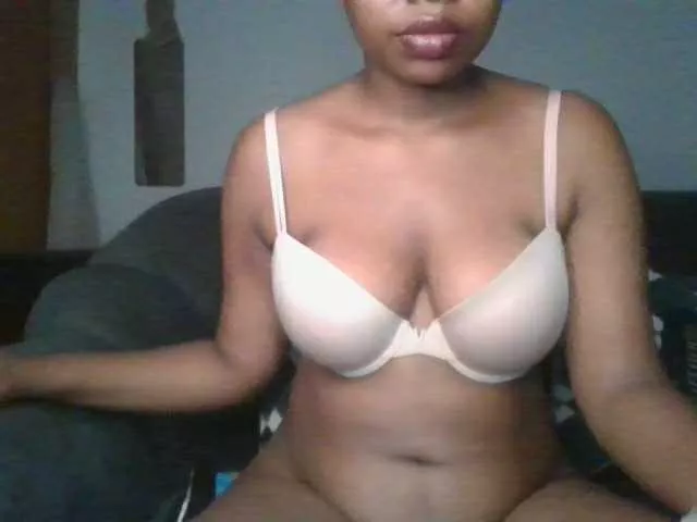 Queen-joy123 from BongaCams