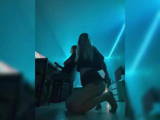 QueenKing from BongaCams