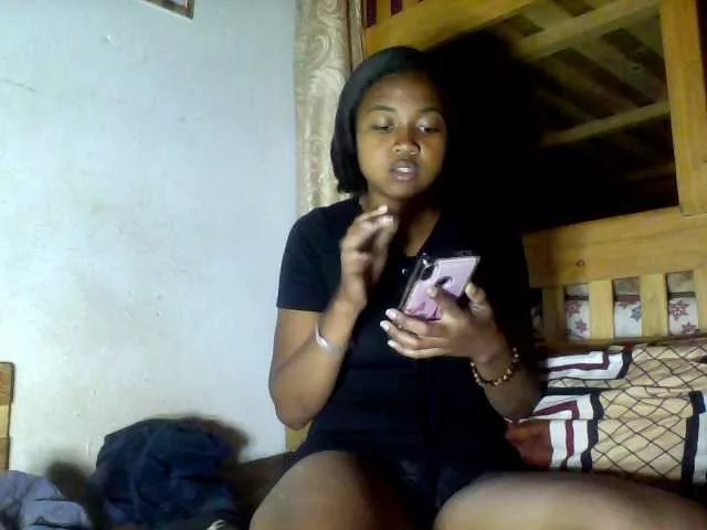 Queenny from BongaCams