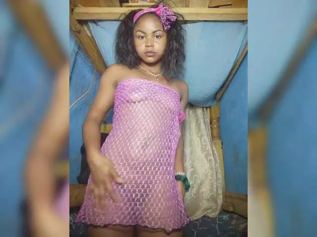 Queenny from BongaCams