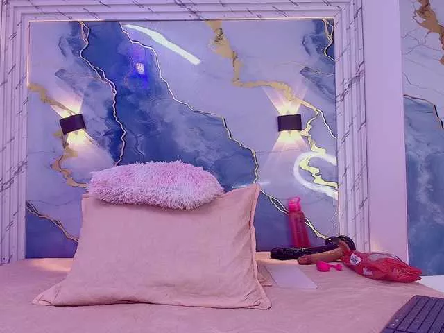 Rayne-lor from BongaCams