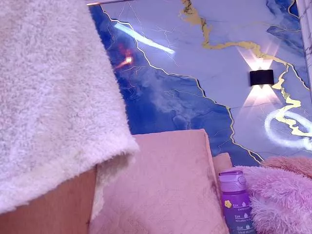 Rayne-lor from BongaCams