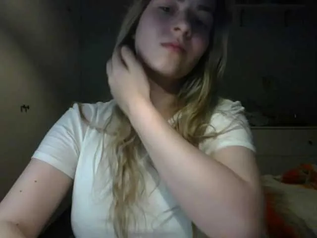 RosieJune from BongaCams