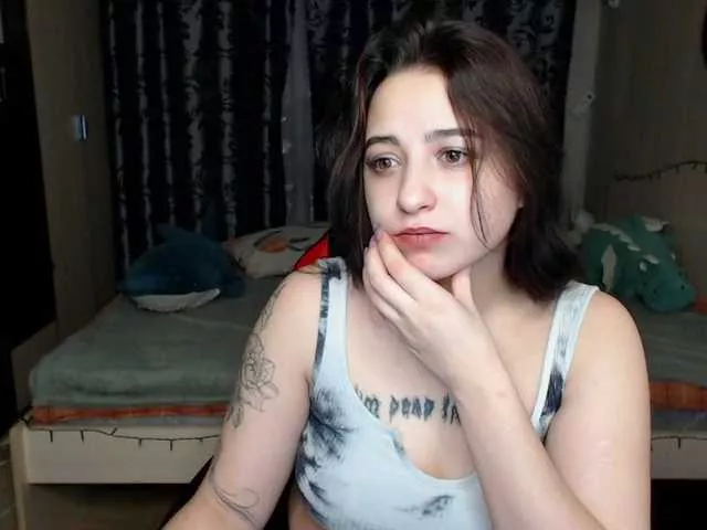 Sarah-Dumont from BongaCams