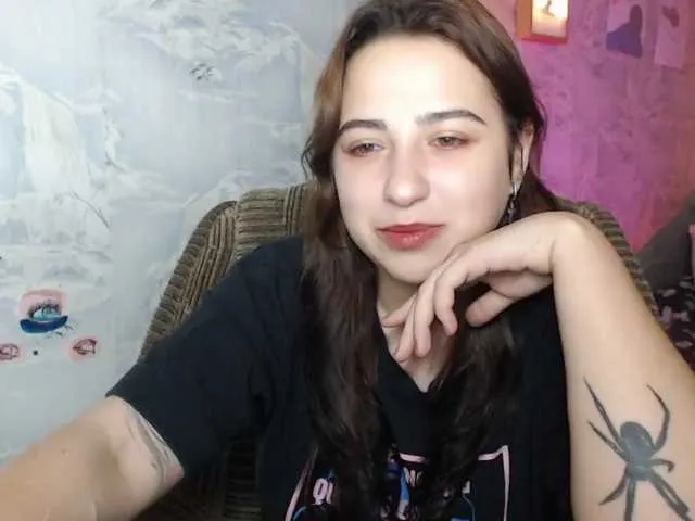 Sarah-Dumont from BongaCams