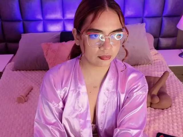SarahBell from BongaCams