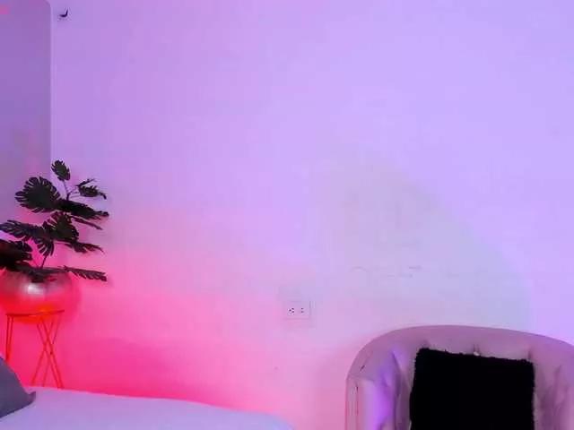 sasha-yaklove999 from BongaCams