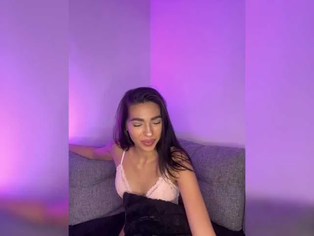 Sashaluvv from BongaCams