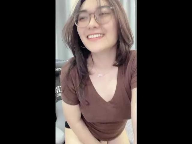 Selena295 from BongaCams