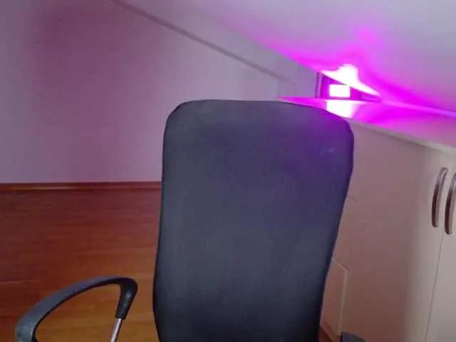 Shadow-Strike from BongaCams is Freechat