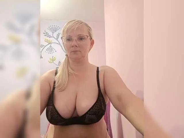 Sweetie454 from BongaCams