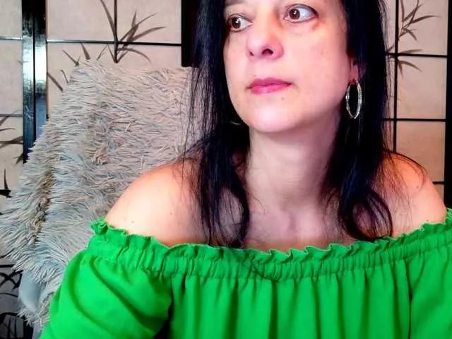 SweetLongLips from BongaCams