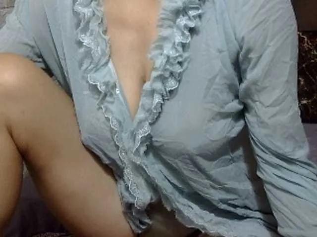 Sweetmama17 from BongaCams