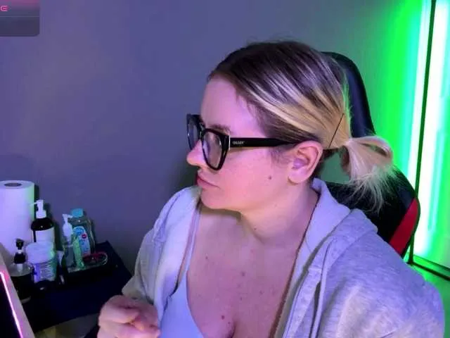 sweetshyann111 from BongaCams is Freechat