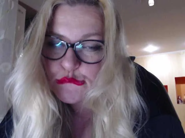 WifeyNusha from BongaCams