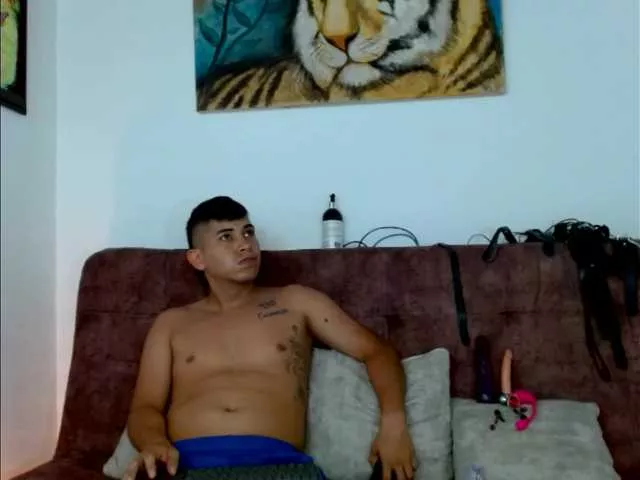 Wild-RoomXxX from BongaCams