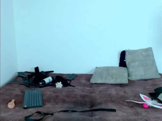 Wild-RoomXxX from BongaCams