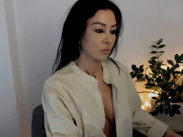 Xenthis from BongaCams