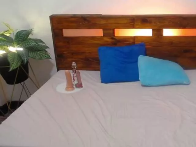 Yeseniaa25 from BongaCams