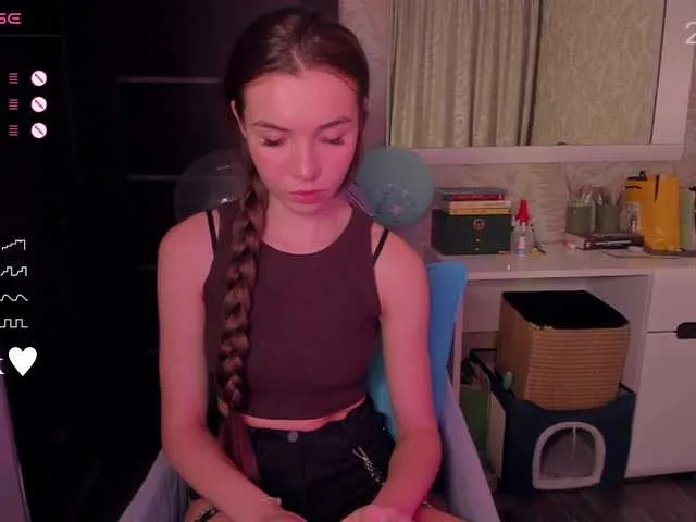 YonaBones from BongaCams