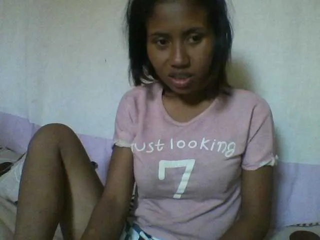 YoungNatie from BongaCams