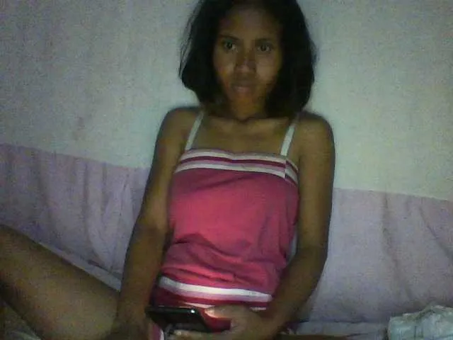 YoungNatie from BongaCams