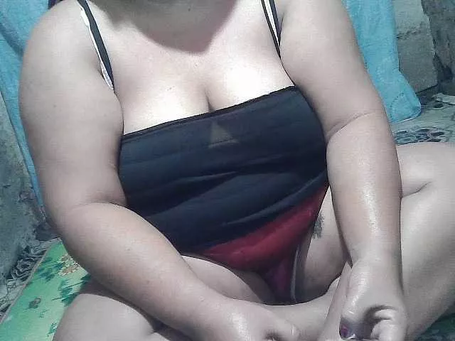 Yummypussy432 from BongaCams