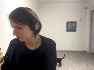 adenamarien from CamSoda is Freechat