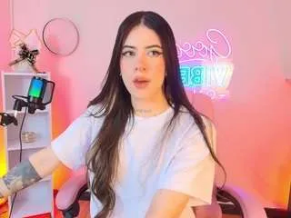 alicee-vixen from CamSoda is Freechat