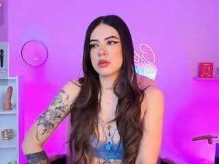 alicee-vixen from CamSoda is Freechat