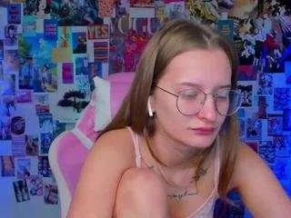 alisa-more from CamSoda is Freechat