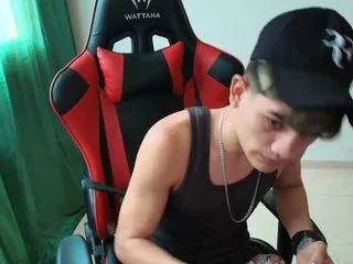 andyloverhuge from CamSoda is Freechat