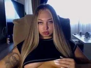 annecaroline from CamSoda